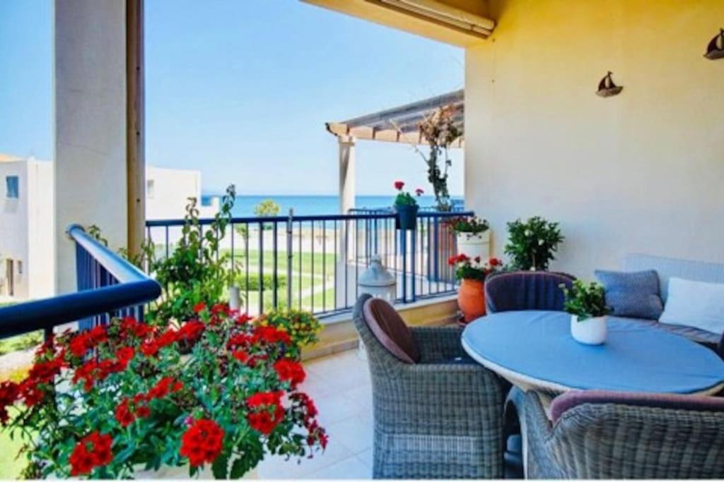Odyssey Beach Front Apartment 하니아 외부 사진